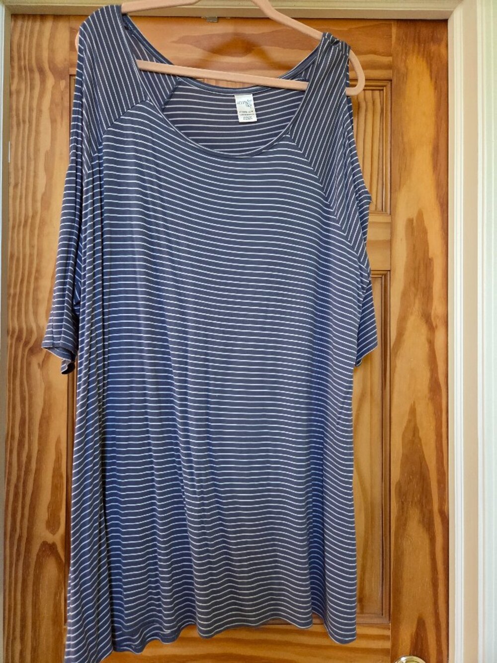 Women's Plus Size 2X Blue/White  Long Tee with 3/4 Sleeves, Open Shoulders